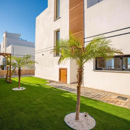 Serene And Modern With Private Pool Stunning Views Holiday home