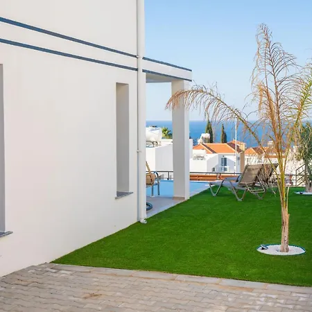Serene And Modern With Private Pool Stunning Views Holiday home *