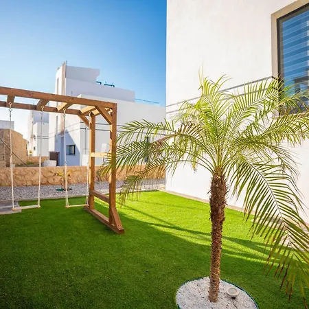 Nyaraló Serene And Modern With Private Pool Stunning Views *
