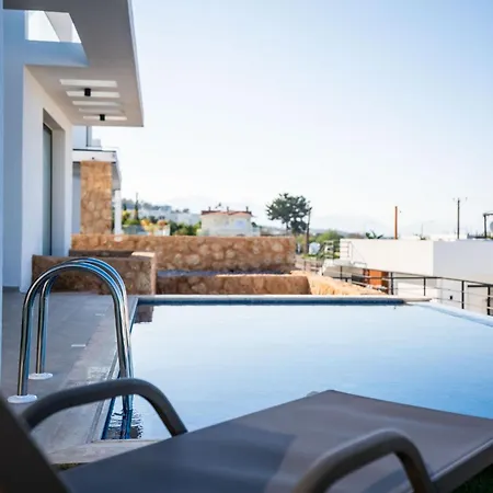 Serene And Modern With Private Pool Stunning Views Holiday home Kharcha