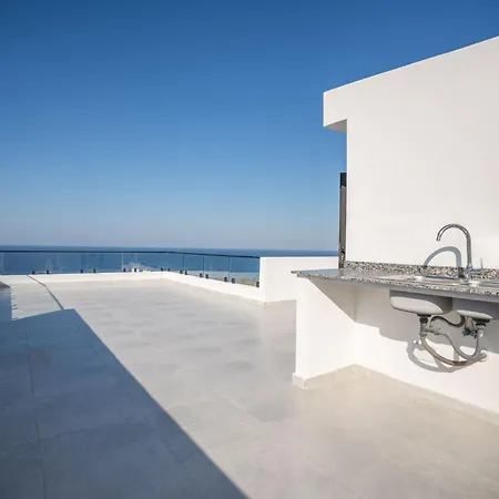 Nyaraló Serene And Modern With Private Pool Stunning Views