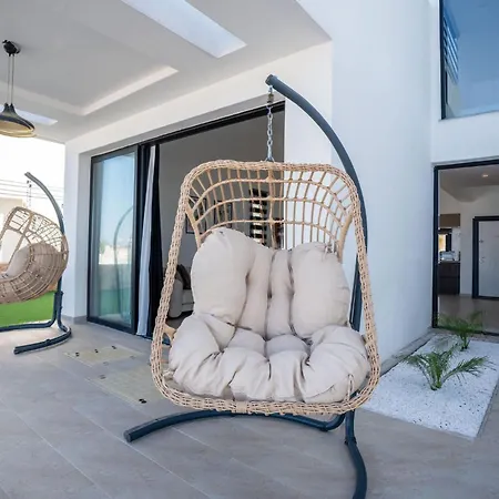 Serene And Modern With Private Pool Stunning Views