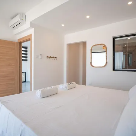 Serene And Modern With Private Pool Stunning Views Nyaraló