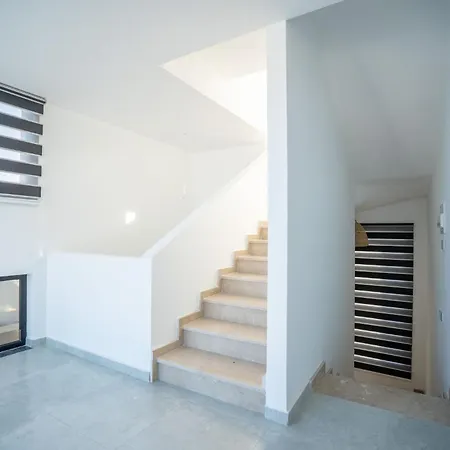 Nyaraló Serene And Modern With Private Pool Stunning Views