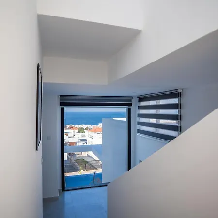 Nyaraló Serene And Modern With Private Pool Stunning Views *