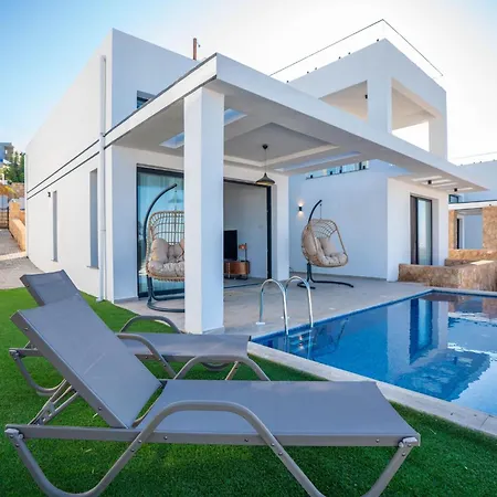 Serene And Modern With Private Pool Stunning Views Holiday home Kharcha