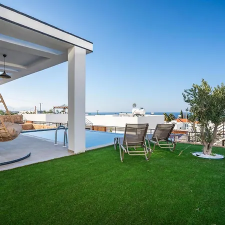 Serene And Modern With Private Pool Stunning Views