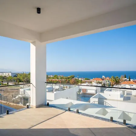 Nyaraló Serene And Modern With Private Pool Stunning Views