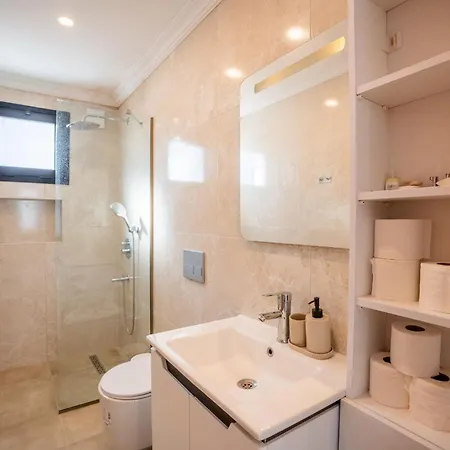 Nyaraló Serene And Modern With Private Pool Stunning Views *