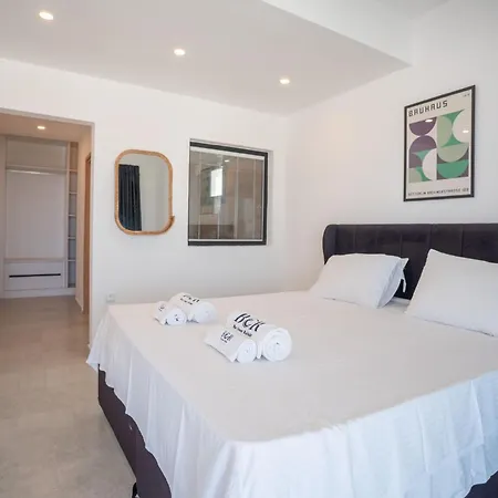 Serene And Modern With Private Pool Stunning Views Holiday home Kharcha