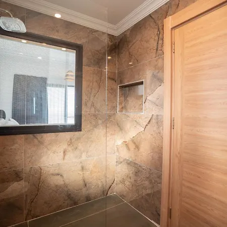 Holiday home Serene And Modern With Private Pool Stunning Views Kharcha