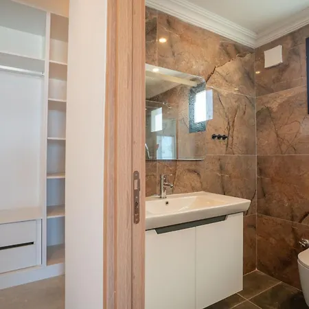 Serene And Modern With Private Pool Stunning Views Holiday home
