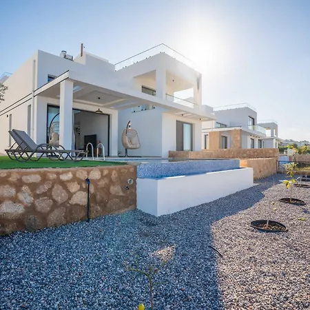 Serene And Modern With Private Pool Stunning Views Nyaraló *