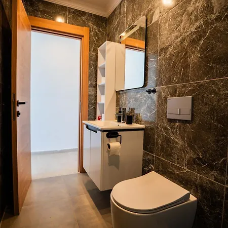 Nyaraló Serene And Modern With Private Pool Stunning Views Kharcha