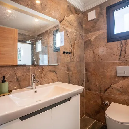 Serene And Modern With Private Pool Stunning Views *