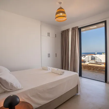 Serene And Modern With Private Pool Stunning Views Kharcha