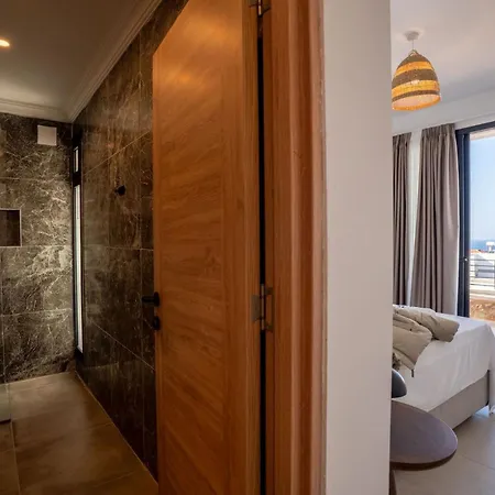 Serene And Modern With Private Pool Stunning Views Holiday home Kharcha