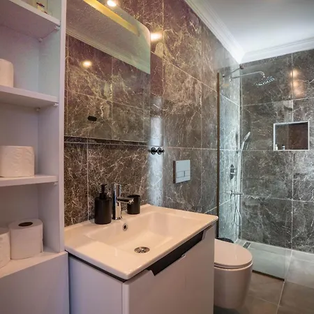 Nyaraló Serene And Modern With Private Pool Stunning Views Kharcha