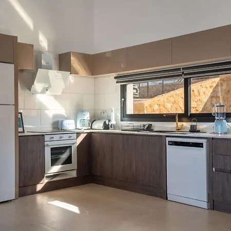 Serene And Modern With Private Pool Stunning Views