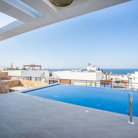 Nyaraló Serene And Modern With Private Pool Stunning Views Kharcha